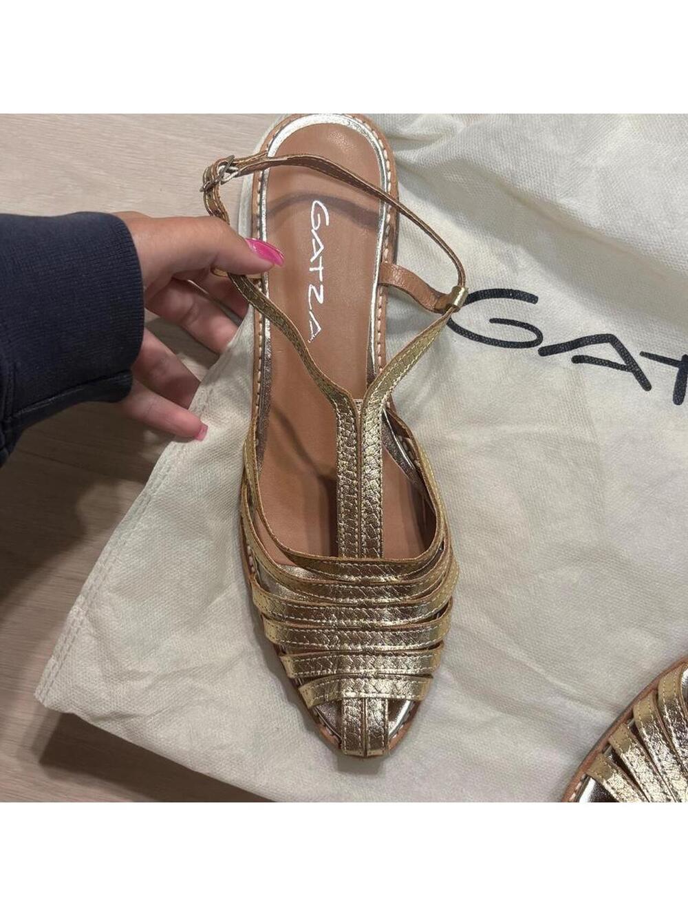 2000s Y2K glam GATZA gold metallic sandals with horizontal stripes